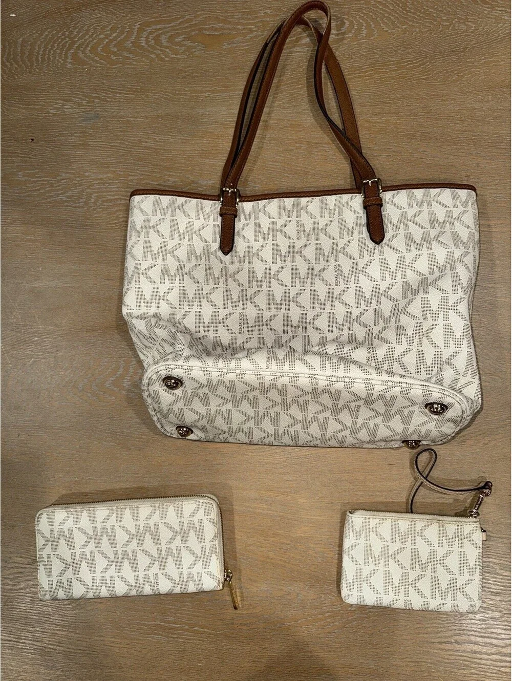 Michael Kors Signature Jet Set Tote in Vanilla w/ Matching Zipper Wallet Pouch